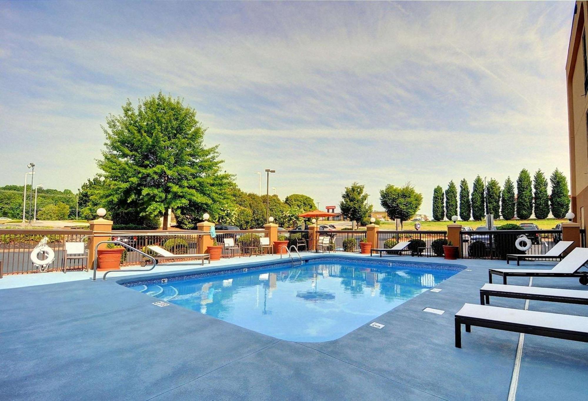 Hampton Inn Eden Exterior photo